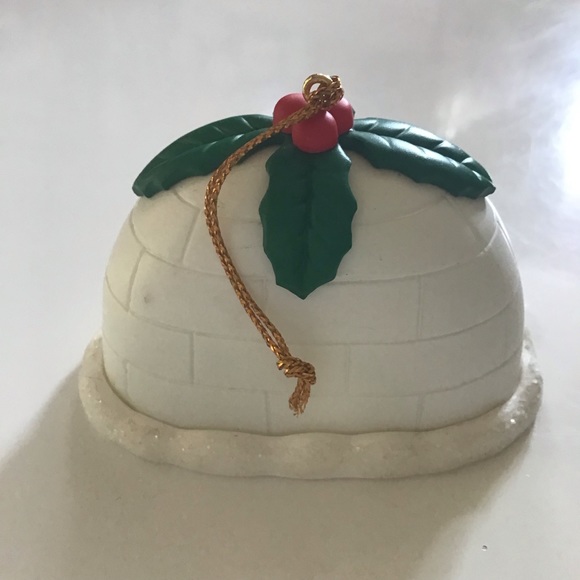 Vintage 1995 Westmar Penguin Family in igloo Christmas ornament with Holly Berry - Picture 3 of 7